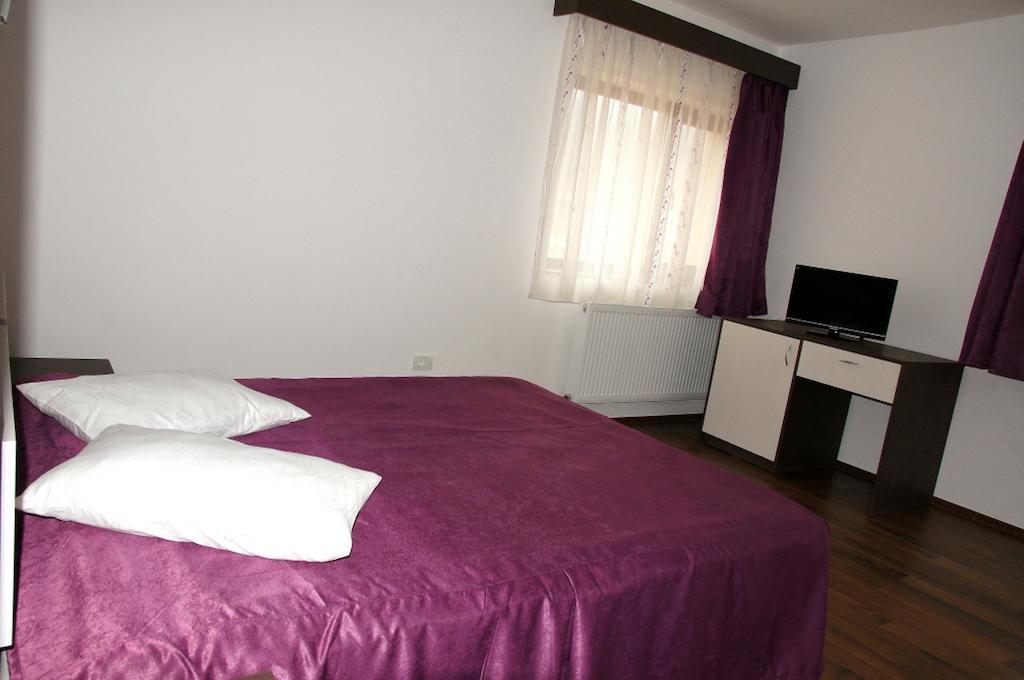 Pensiunea Daria Fundata Habitación foto